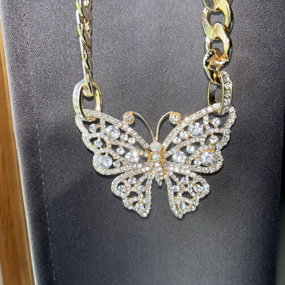 Butterfly necklace - Picture 2 of 5